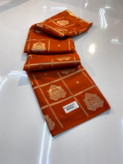 VAMAAR Trendy Borderless Silk Saree – Traditional Buttas, Checks Weave & Rich Zari Pallu