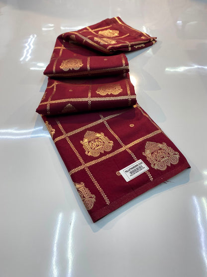 VAMAAR Trendy Borderless Silk Saree – Traditional Buttas, Checks Weave & Rich Zari Pallu