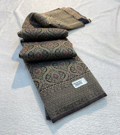 VAMAAR Premium Broket Crush Chinon Meenakari Saree – Antique Zari & Rich Pallu