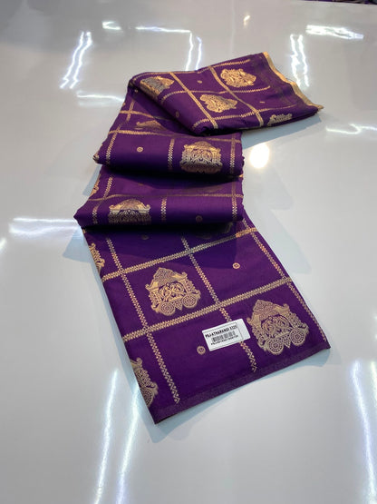 VAMAAR Trendy Borderless Silk Saree – Traditional Buttas, Checks Weave & Rich Zari Pallu