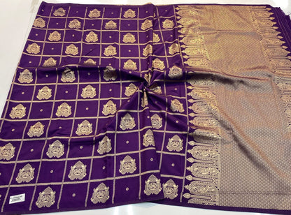 VAMAAR Trendy Borderless Silk Saree – Traditional Buttas, Checks Weave & Rich Zari Pallu