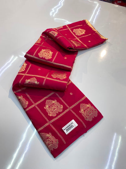 VAMAAR Trendy Borderless Silk Saree – Traditional Buttas, Checks Weave & Rich Zari Pallu