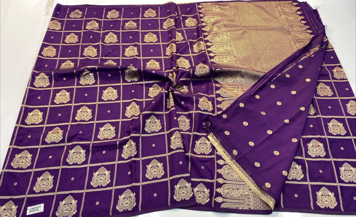 VAMAAR Trendy Borderless Silk Saree – Traditional Buttas, Checks Weave & Rich Zari Pallu