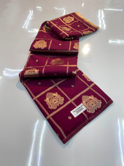 VAMAAR Trendy Borderless Silk Saree – Traditional Buttas, Checks Weave & Rich Zari Pallu